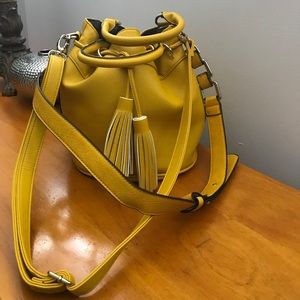 SALE!🎉Marigold Yellow Bucket Bag By JustFab!.🛵🐝